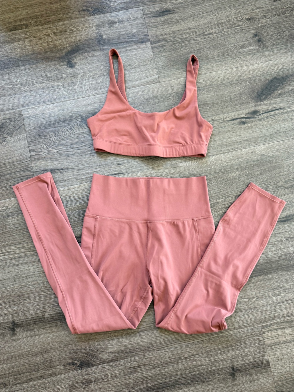 Vuori Rosewood Set - Daily Bra & Pocket Legging Set - Soft Mauve Tone